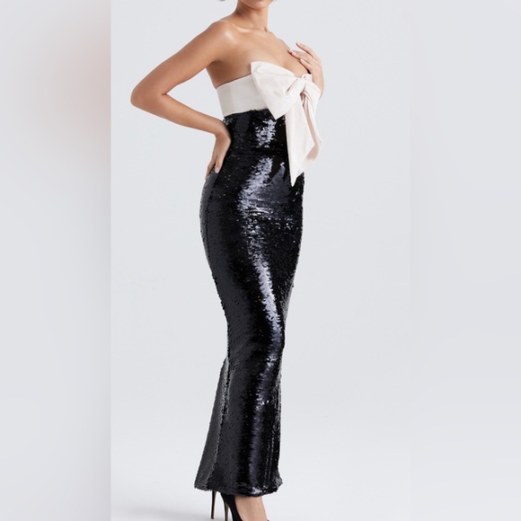 HOUSE OF CB - BLACK SEQUIN STRAPLESS BOW DRESS - Picture 8 of 15
